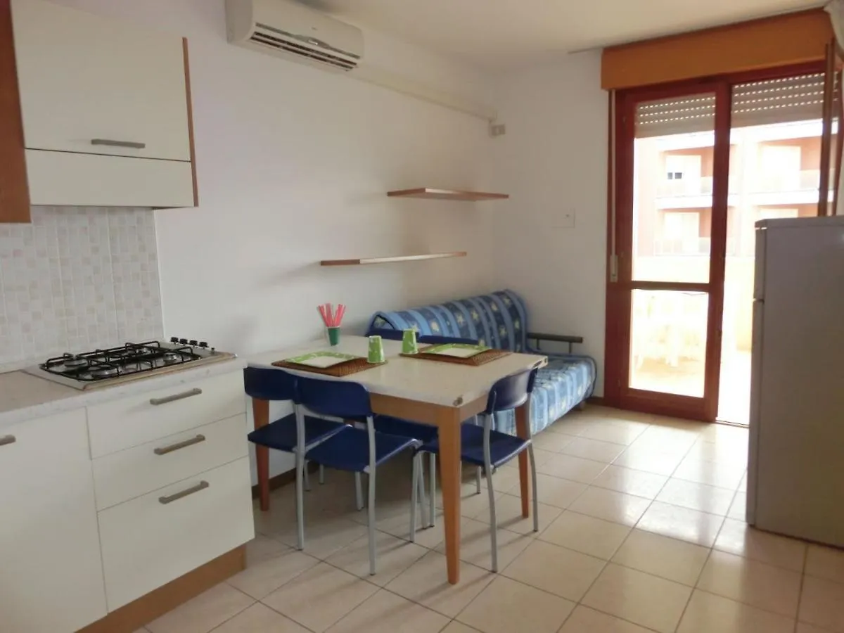 Charming 1 Bedroom Apartment With Swimming Pool Bibione Włochy