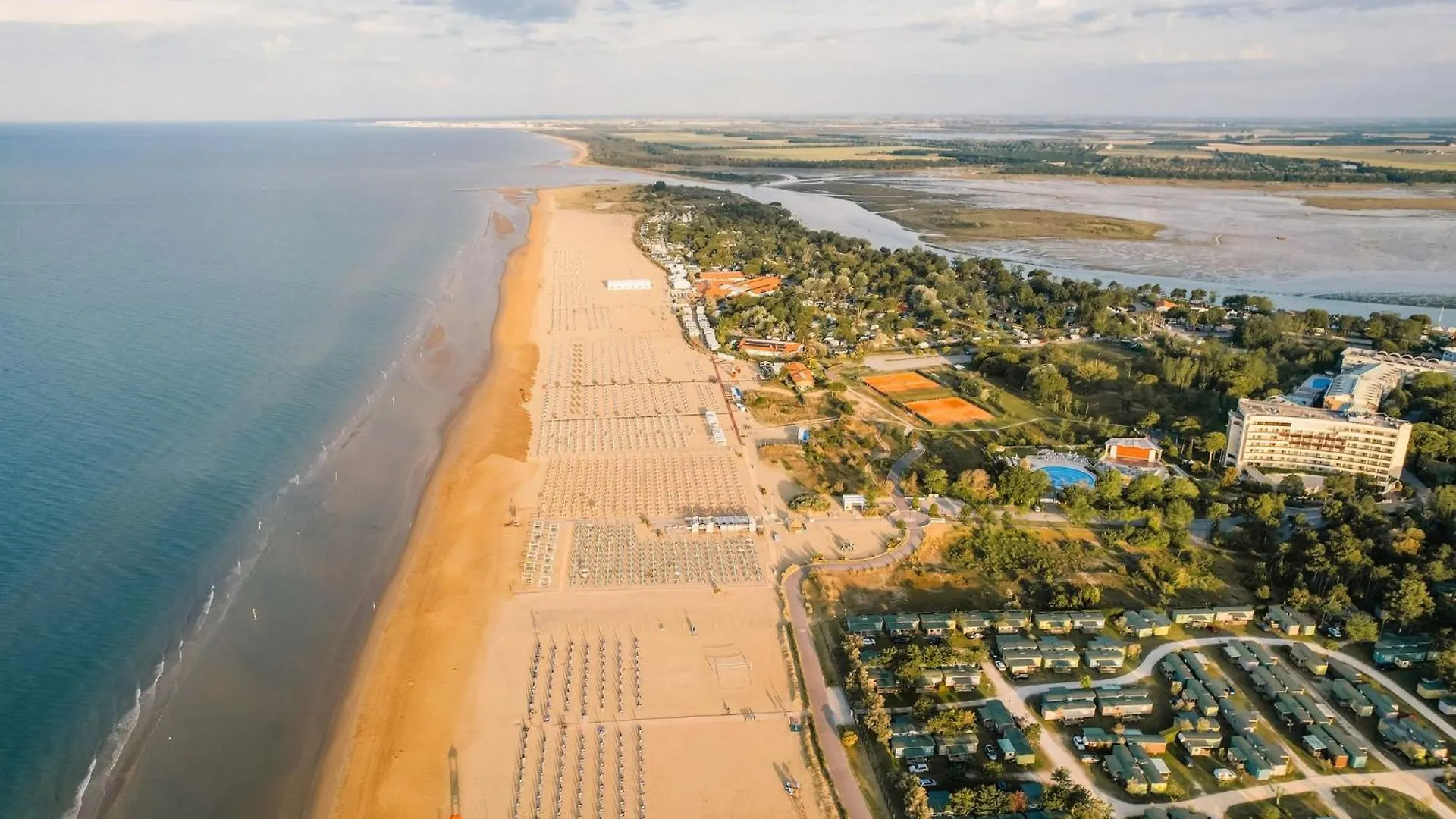 Charming 1 Bedroom Apartment With Swimming Pool Bibione Włochy